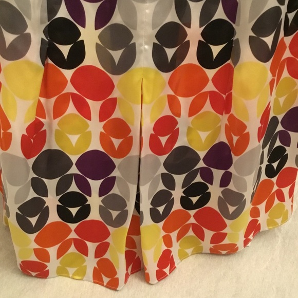 🌷Nine West Silk Blouse - Picture 4 of 10